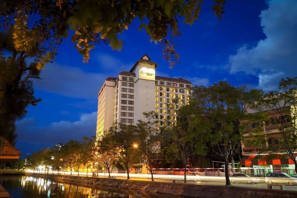 Amora Thapae Hotel Chiang Mai Exterior photo